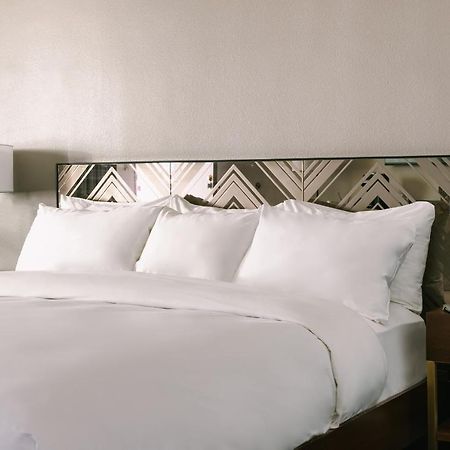 The V Powered By Sonder Hotel Palm Springs Exterior photo