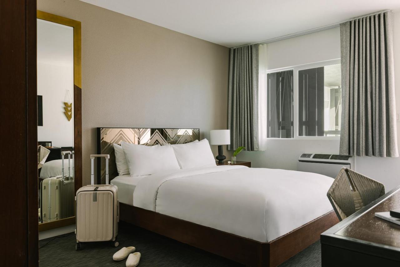 The V Powered By Sonder Hotel Palm Springs Exterior photo