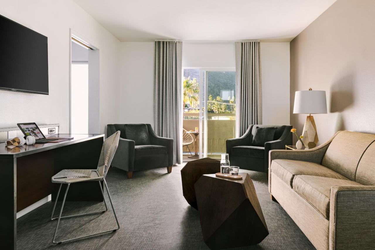 The V Powered By Sonder Hotel Palm Springs Room photo