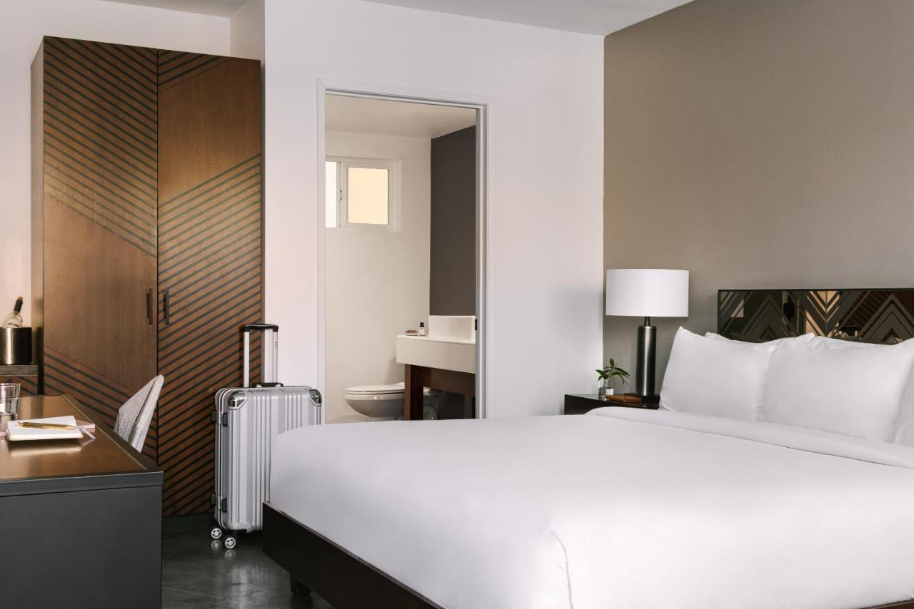 The V Powered By Sonder Hotel Palm Springs Room photo